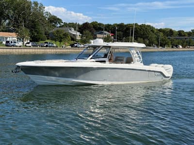 BOATZON | Boston Whaler 350 Realm 2021