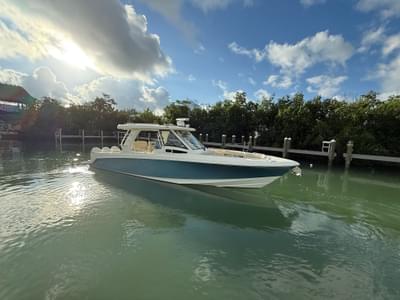 BOATZON | Boston Whaler 350 REALM 2021