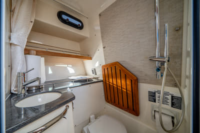 BOATZON | Boston Whaler 350 REALM 2021