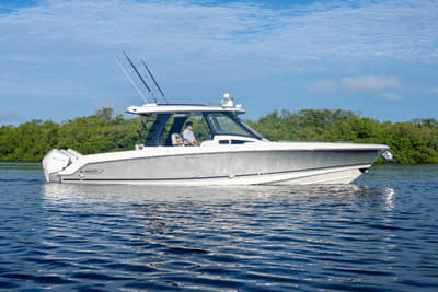 BOATZON | Boston Whaler 350 Realm 2022
