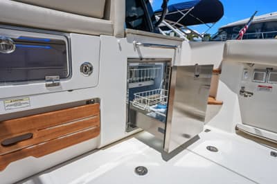 BOATZON | Boston Whaler 350 REALM 2022