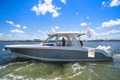 BOATZON | Boston Whaler 350 REALM 2022