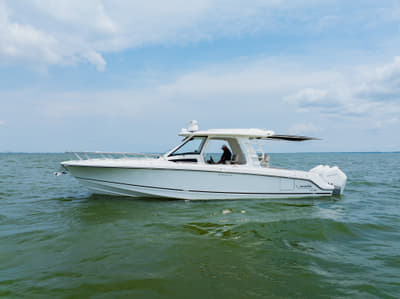 BOATZON | Boston Whaler 350 Realm 2023