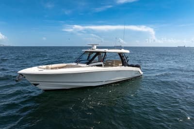 BOATZON | Boston Whaler 350 Realm 2023