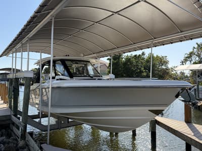 BOATZON | Boston Whaler 350 REALM 2023