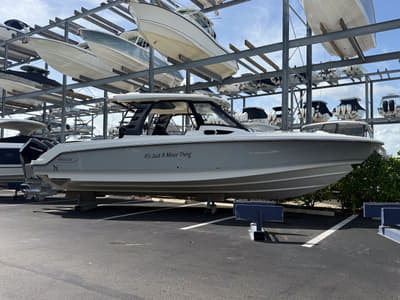 BOATZON | Boston Whaler 350 REALM 2023