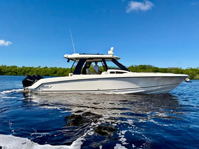 BOATZON | Boston Whaler 350 REALM 2023
