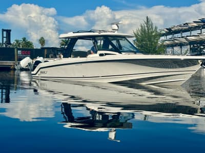 BOATZON | Boston Whaler 350 REALM 2023