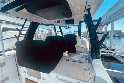 BOATZON | Boston Whaler 350 REALM 2023