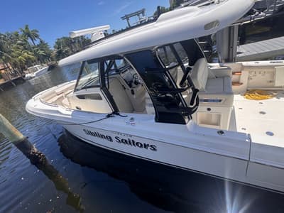 BOATZON | Boston Whaler 350 Realm 2023