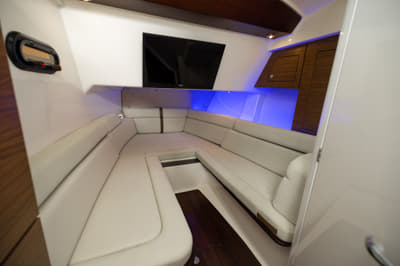 BOATZON | Boston Whaler 350 REALM 2023