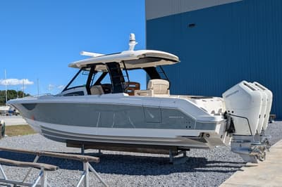 BOATZON | Boston Whaler 350 Realm 2024