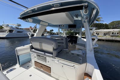 BOATZON | Boston Whaler 350 REALM 2024