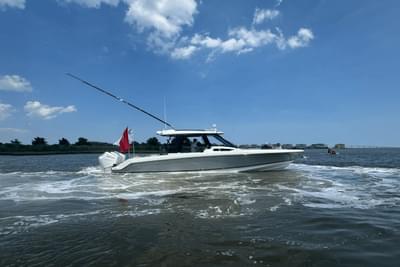 BOATZON | Boston Whaler 350 Realm 2025