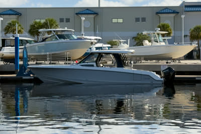 BOATZON | Boston Whaler 350 REALM 2025