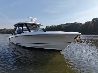 BOATZON | Boston Whaler 350 REALM 2025