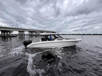 BOATZON | Boston Whaler 350 Realm 2025