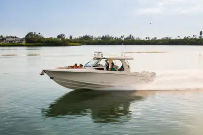 BOATZON | Boston Whaler 350 Realm 2026