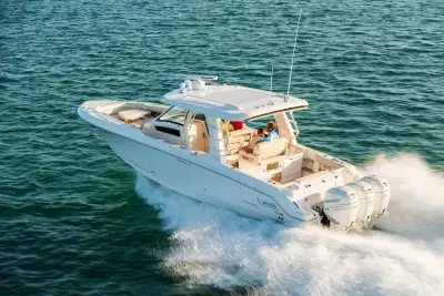 BOATZON | Boston Whaler 350 Realm 2026