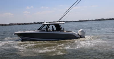 BOATZON | Boston Whaler 350 Realm 2026 BOATZON | Boston Whaler 350 Realm 2026