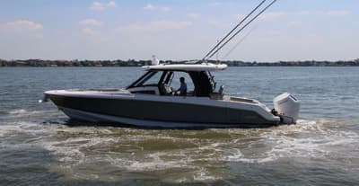 BOATZON | Boston Whaler 350 Realm 2026
