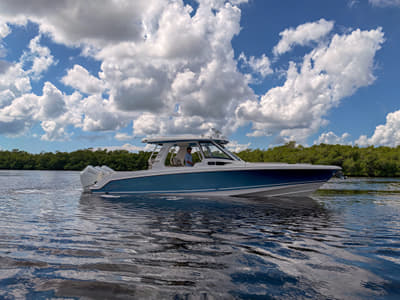 BOATZON | Boston Whaler 350 Realm 2027