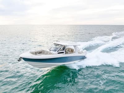BOATZON | Boston Whaler 350 Realm 2027
