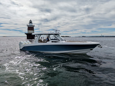BOATZON | Boston Whaler 350 Realm 2027