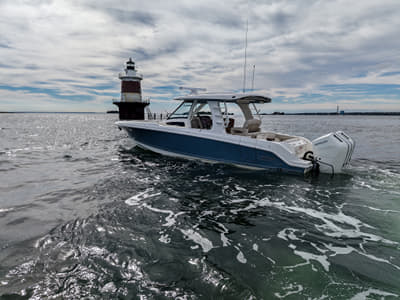 BOATZON | Boston Whaler 350 Realm 2027