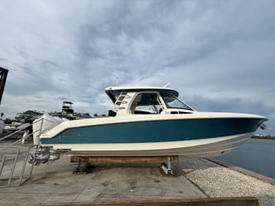 BOATZON | Boston Whaler 350 Realm 2027