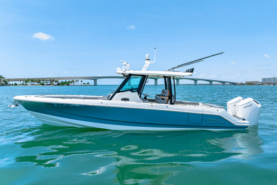 BOATZON | Boston Whaler 360 Outrage 2025 BOATZON | Boston Whaler 360 Outrage 2025