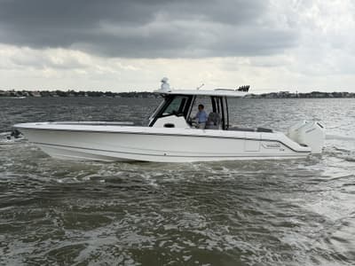 BOATZON | Boston Whaler 360 Outrage 2026 BOATZON | Boston Whaler 360 Outrage 2026