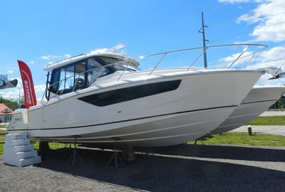 BOATZON | Boston Whaler 365 Conquest 2025