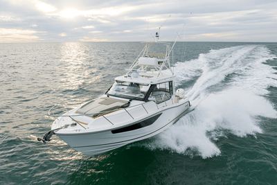 BOATZON | Boston Whaler 365 Conquest 2026
