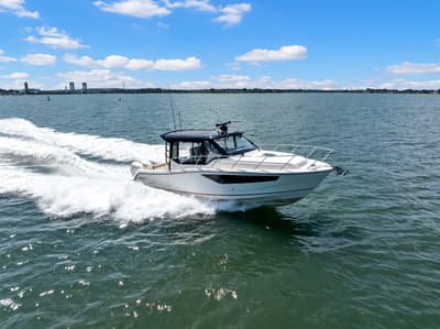 BOATZON | Boston Whaler 365 Conquest 2026