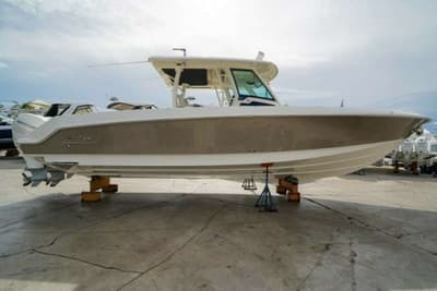 BOATZON | Boston Whaler 380 Outrage 2018