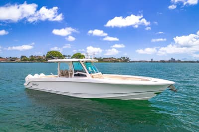 BOATZON | Boston Whaler 380 Outrage 2020