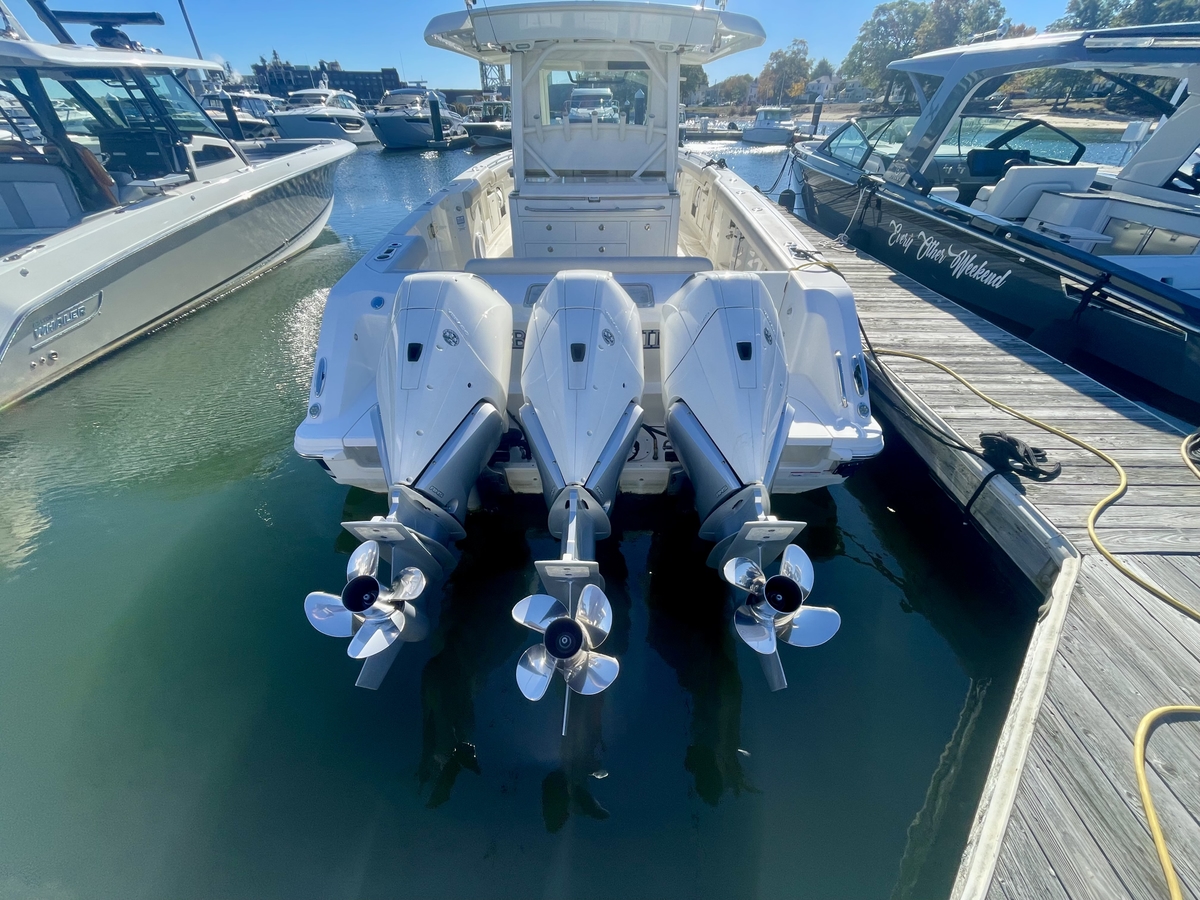 Boston Whaler 380 Outrage 2020