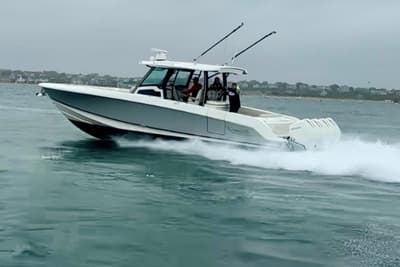 BOATZON | Boston Whaler 380 Outrage 2021
