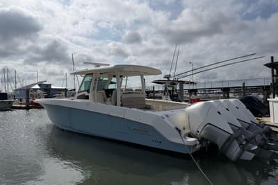 BOATZON | Boston Whaler 380 Outrage 2021