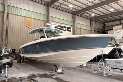 BOATZON | Boston Whaler 380 Outrage 2026