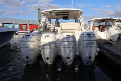 BOATZON | Boston Whaler 380 Realm 2019