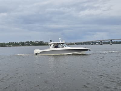 BOATZON | Boston Whaler 380 Realm 2022