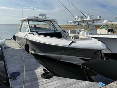 BOATZON | Boston Whaler 380 Realm 2023