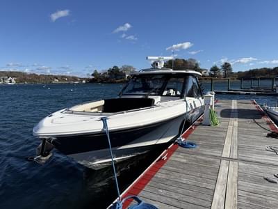 BOATZON | Boston Whaler 380 Realm 2024