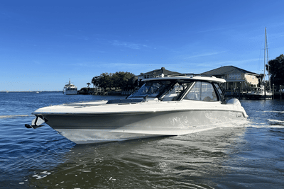BOATZON | Boston Whaler 380 Realm 2025