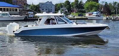 BOATZON | Boston Whaler 380 Realm 2025
