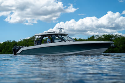 BOATZON | Boston Whaler 380 Realm 2026 BOATZON | Boston Whaler 380 Realm 2026