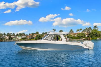BOATZON | Boston Whaler 380 Realm 2026