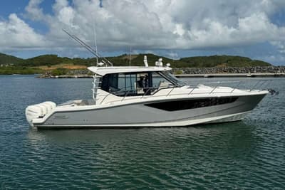 BOATZON | Boston Whaler 405 Conquest 2021